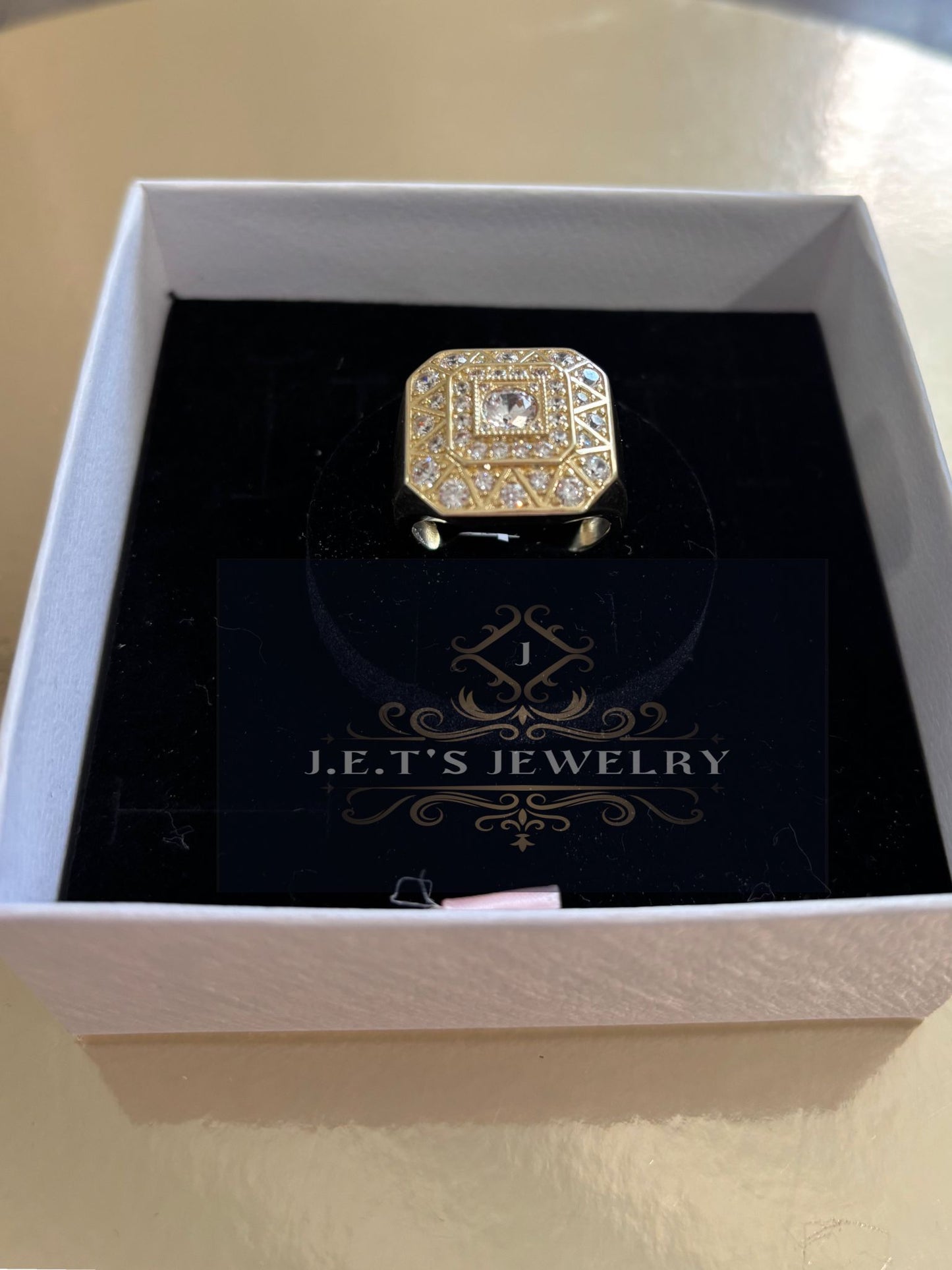 J.E.T'S JEWELRY Gold Ring with Brilliant Stone
