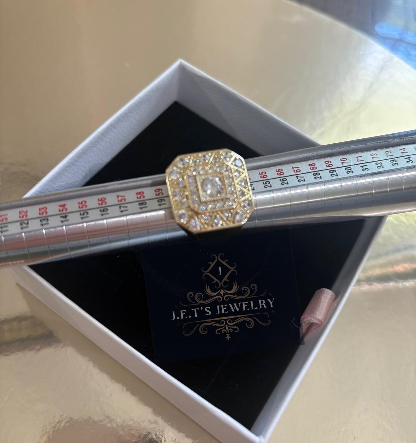 J.E.T'S JEWELRY Gold Ring with Brilliant Stone