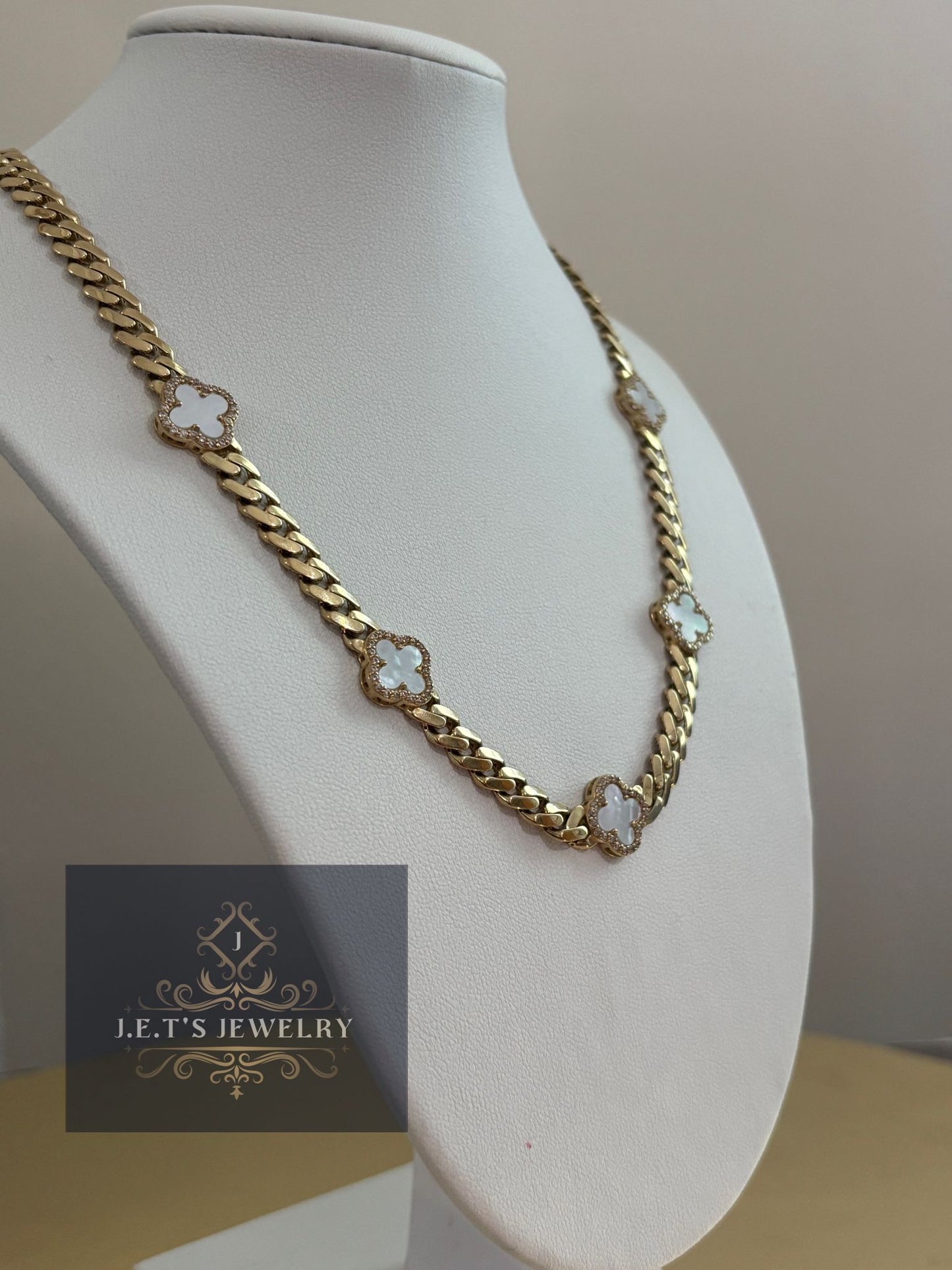Elegant Jewelry - Clover Necklace