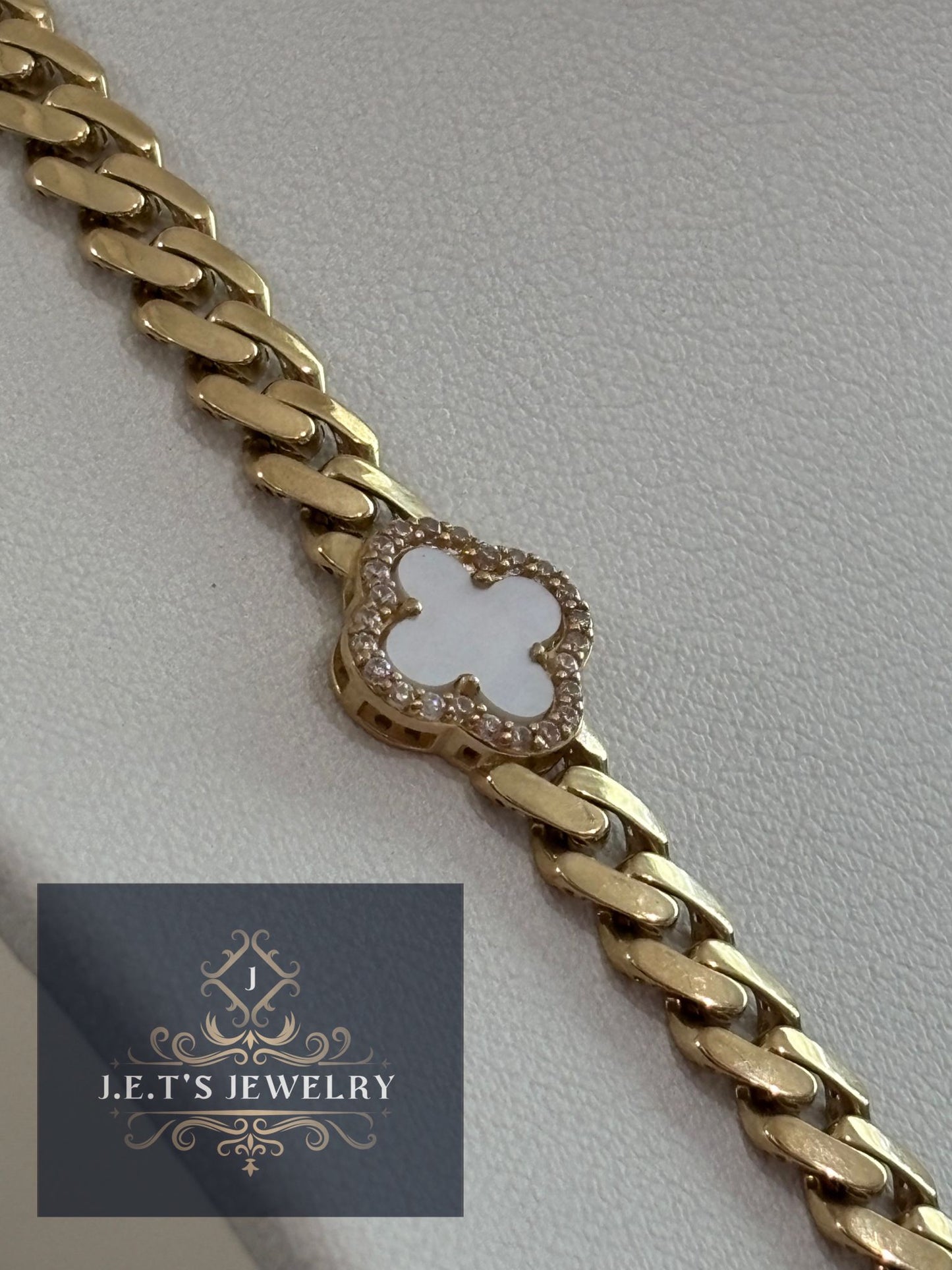 Elegant Jewelry - Clover Necklace