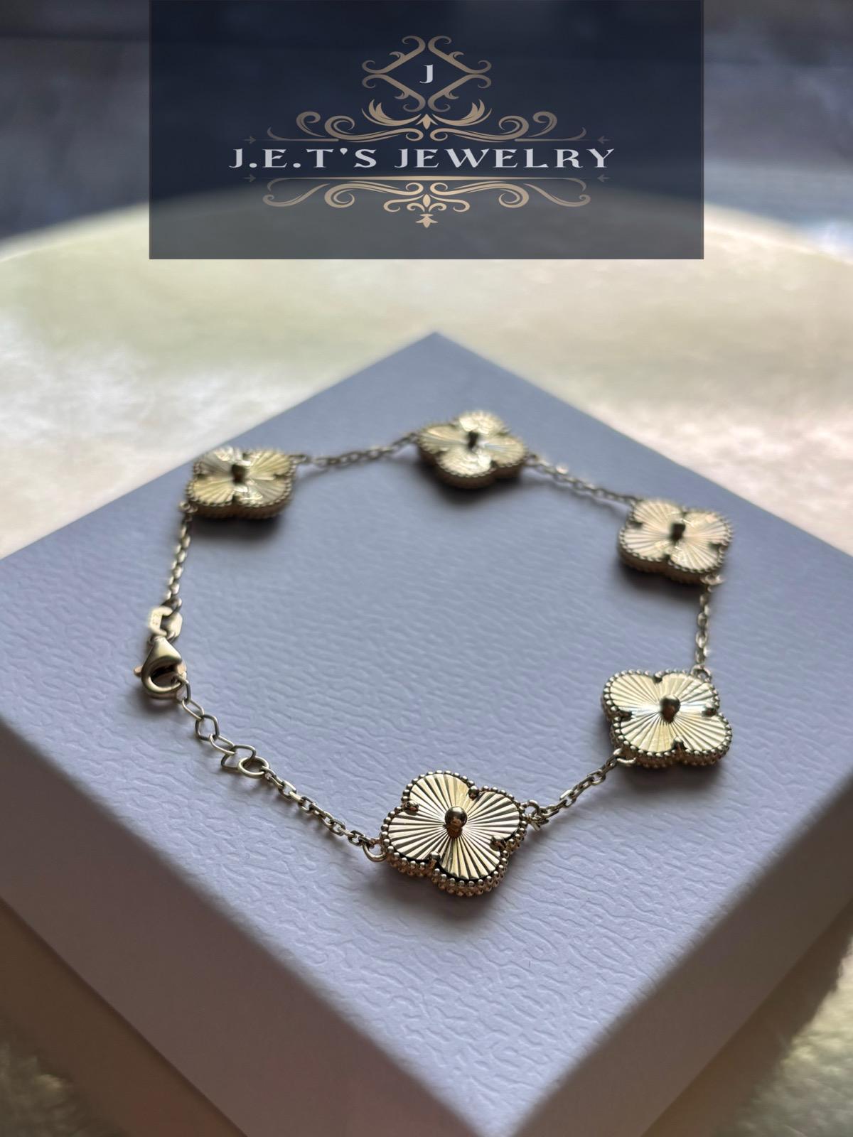 J.E.T'S JEWELRY Gold BRACELET