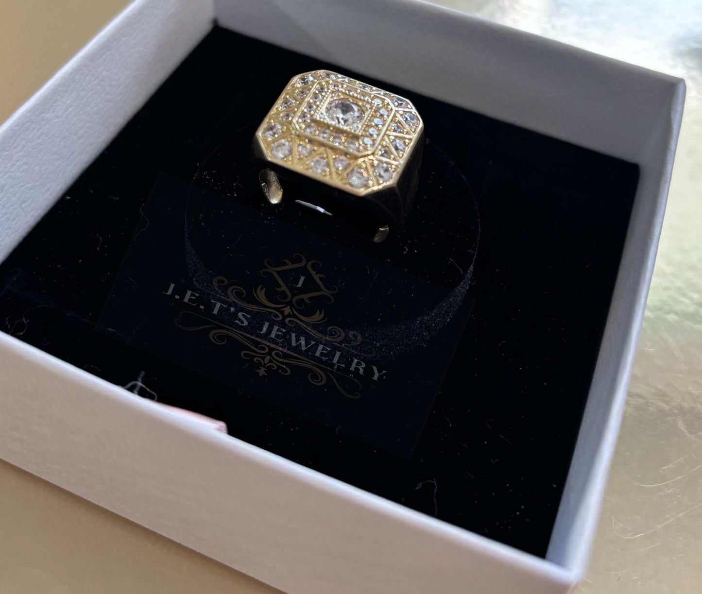 J.E.T'S JEWELRY Gold Ring with Brilliant Stone