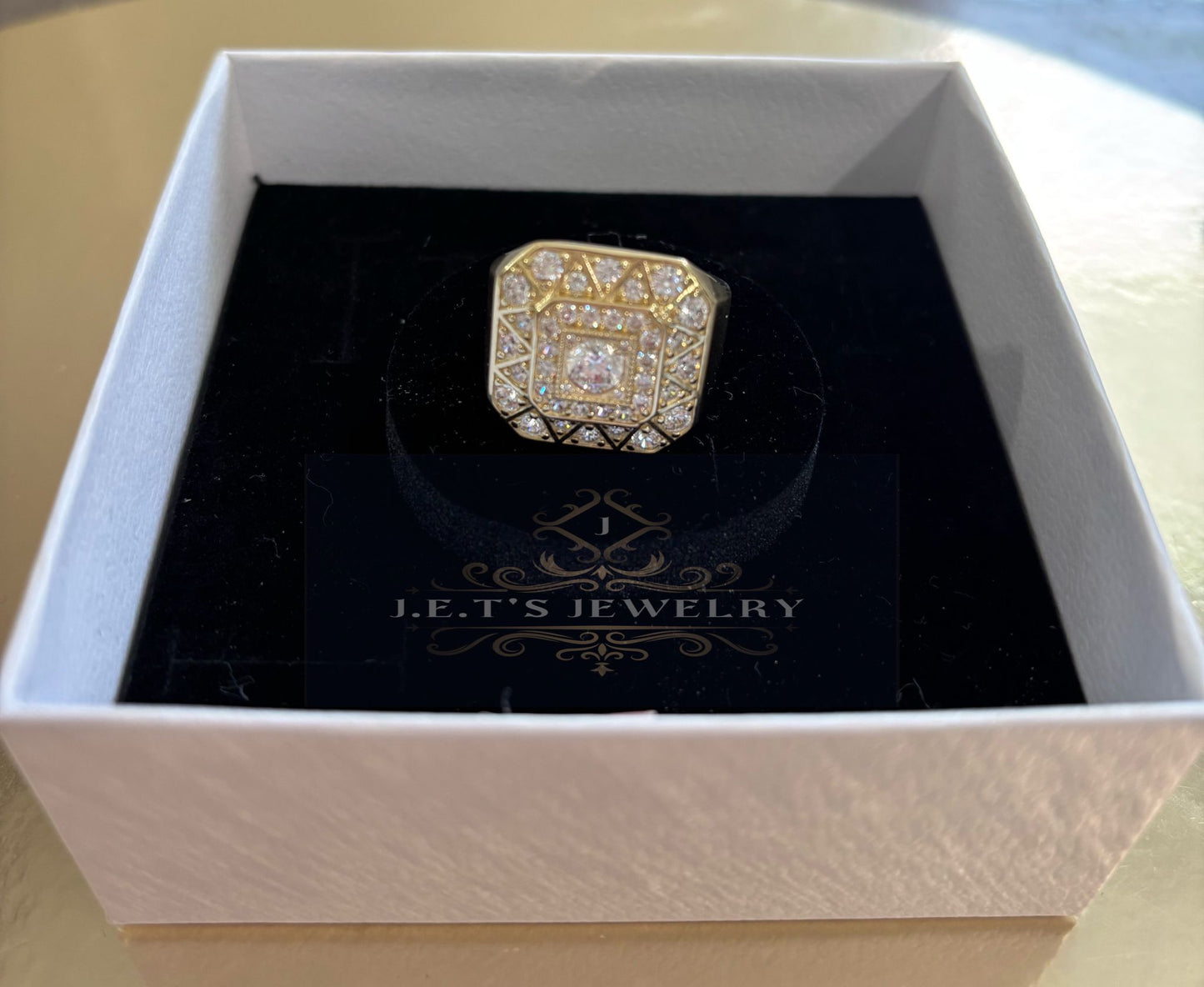J.E.T'S JEWELRY Gold Ring with Brilliant Stone