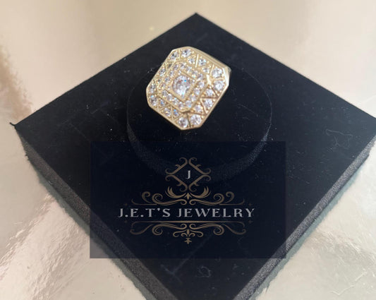 J.E.T'S JEWELRY Gold Ring with Brilliant Stone