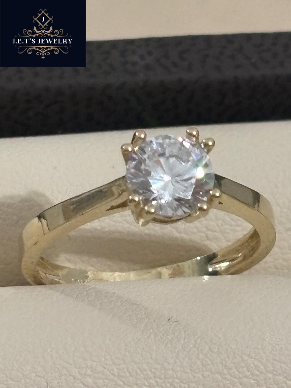 J.E.T's Jewelry Gold Stone Ring with Elegant Design for Women