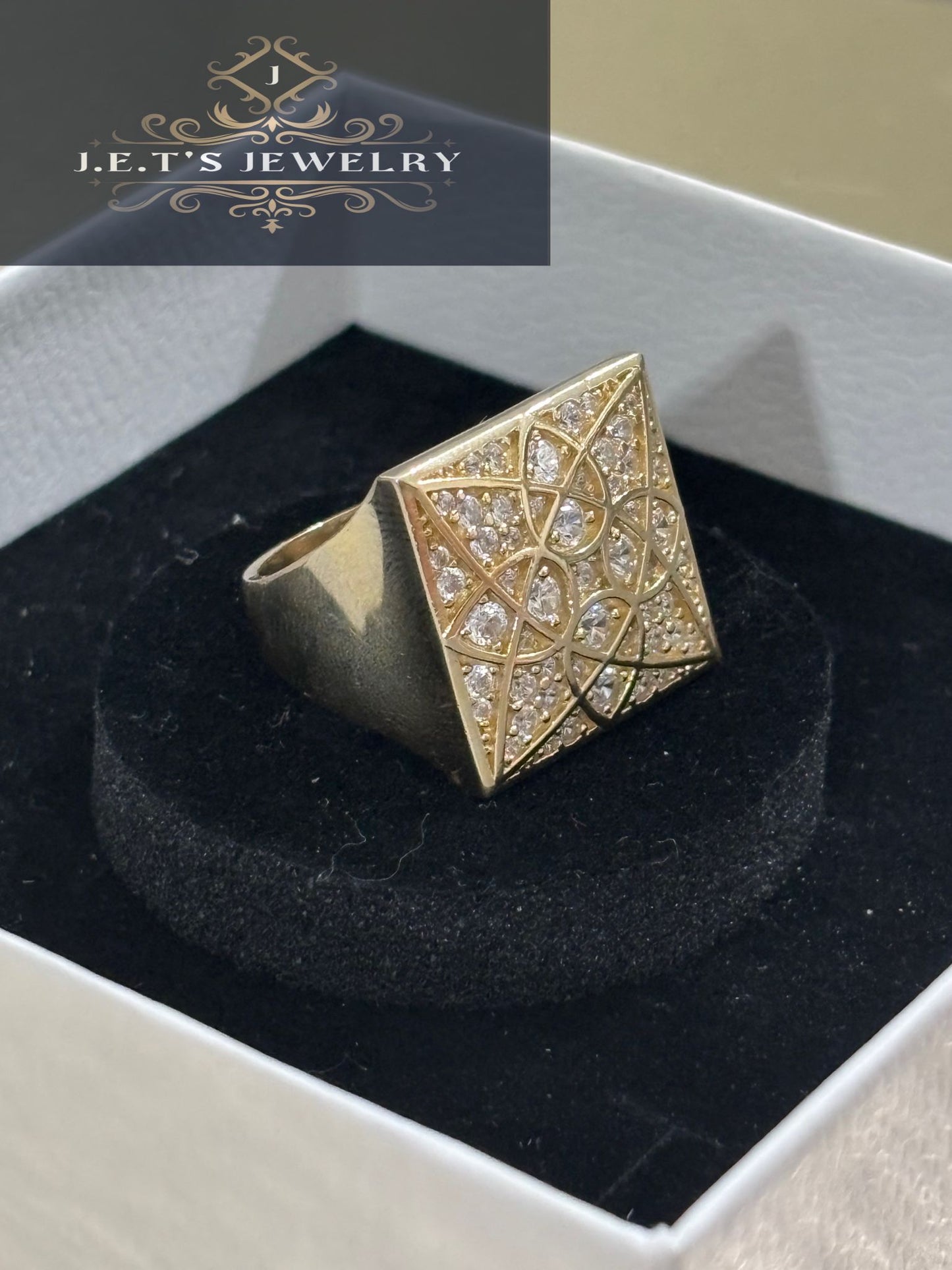 J.E.T'S JEWELRY Gold Ring with Brilliants Stone