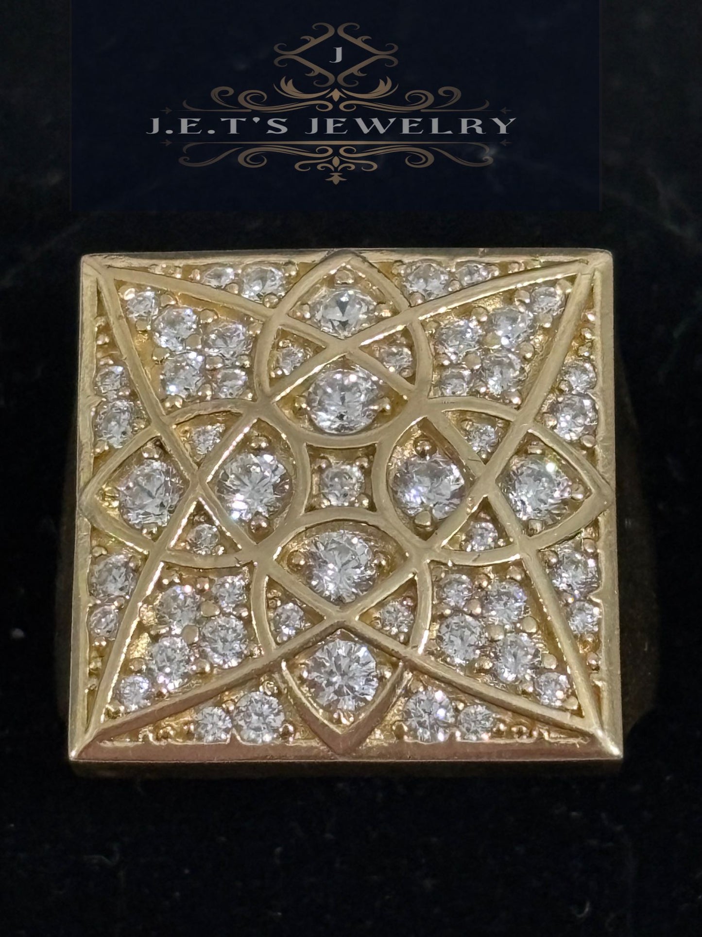 J.E.T'S JEWELRY Gold Ring with Brilliants Stone